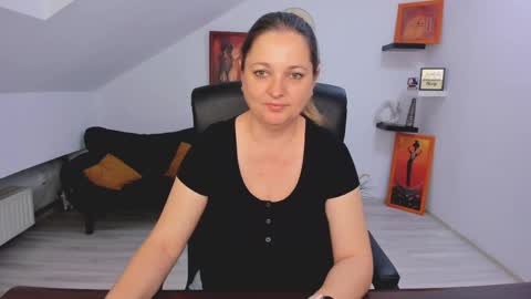 DeliciousLolly online show from May 11, 2026, 3:23 am