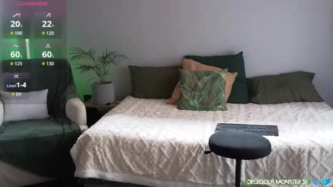 Kitty online show from November 27, 2025, 7:43 am