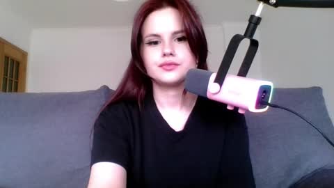 dellacrush_ online show from March 2, 2025, 4:10 pm