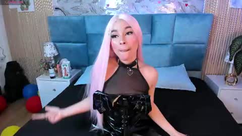 Snapshot of delphine_doll chatting on July 10, 2026, 11:24 am Delia online show from July 10, 2026, 11:24 am
