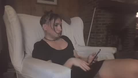 Snapshot of demelzabehr chatting on February 13, 2025, 10:43 pm Frankie online show from February 13, 2025, 10:43 pm