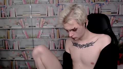 Snapshot of demianenglen chatting on March 12, 2025, 1:03 am demianenglen online show from March 12, 2025, 1:03 am