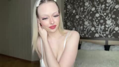 Demi online show from December 2, 2025, 11:59 am