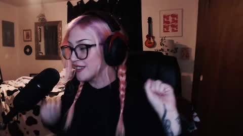 Snapshot of demongf chatting on January 19, 2025, 1:53 am Demoness Mina online show from January 19, 2025, 1:53 am