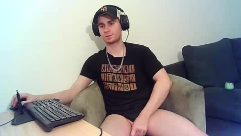 Snapshot of demoverzze chatting on January 17, 2025, 1:04 am Dominik online show from January 17, 2025, 1:04 am