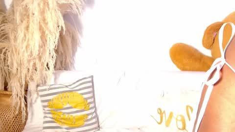   online show from October 24, 2025, 12:45 pm