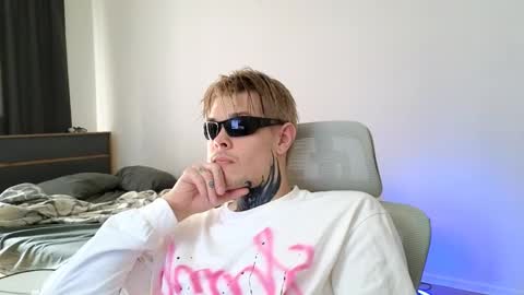 Snapshot of denis_here chatting on May 18, 2026, 2:12 pm Denis online show from May 18, 2026, 2:12 pm