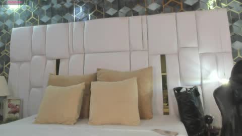 Denisse Khan online show from April 1, 2026, 7:55 pm