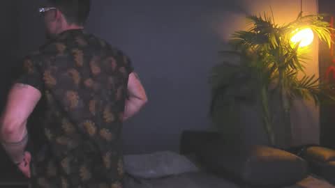 dennis_cox_ online show from November 28, 2025, 7:22 am