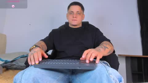 dennis munera online show from October 8, 2025, 9:40 am