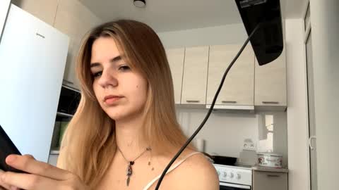 Snapshot of denniskibler chatting on November 1, 2025, 12:40 pm Denni online show from November 1, 2025, 12:40 pm