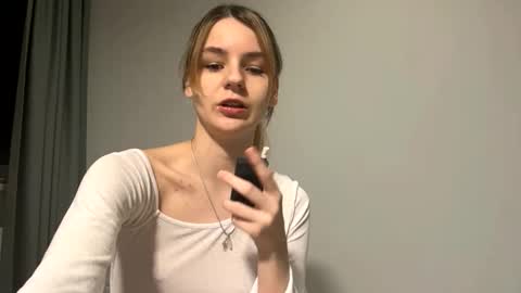 Denni online show from December 3, 2025, 6:39 pm