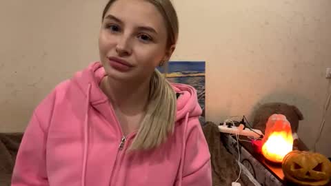 Snapshot of deonnagarn chatting on October 30, 2025, 3:46 pm Vi Victoria online show from October 30, 2025, 3:46 pm