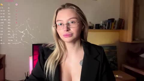 Vi  Victoria online show from November 14, 2025, 1:32 pm