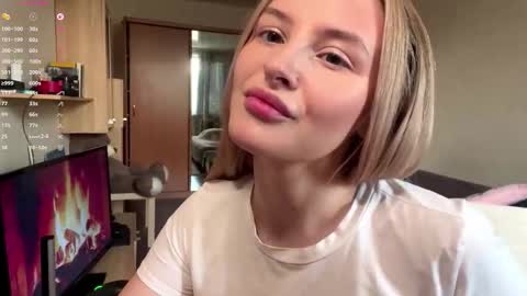 Vi  Victoria online show from November 22, 2025, 11:42 am