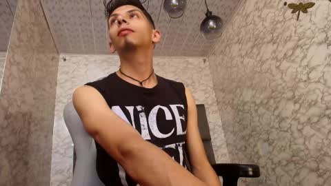 Snapshot of dereck_monroe chatting on December 19, 2025, 10:33 am Dereck online show from December 19, 2025, 10:33 am