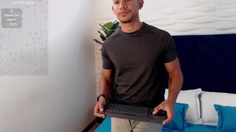 Snapshot of dereck_myers chatting on December 30, 2024, 3:03 am Dereck Myers online show from December 30, 2024, 3:03 am