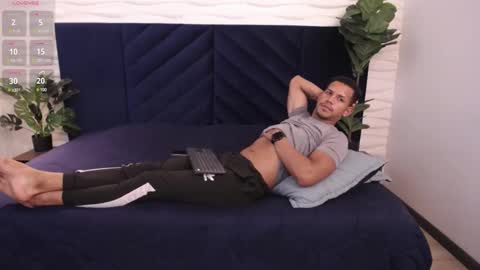 Snapshot of dereck_myers chatting on January 13, 2025, 6:27 am Dereck Myers online show from January 13, 2025, 6:27 am