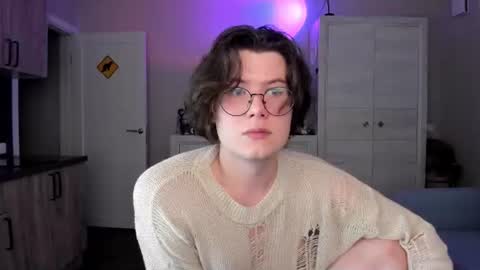 Snapshot of derek_shameless chatting on July 7, 2026, 8:35 pm Derek online show from July 7, 2026, 8:35 pm