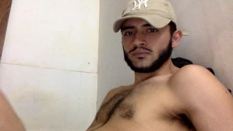 Snapshot of derek_smiith chatting on October 5, 2025, 10:18 pm Derek smiith online show from October 5, 2025, 10:18 pm