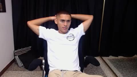 Snapshot of derek_storm_ chatting on October 24, 2025, 10:11 am D E R E K online show from October 24, 2025, 10:11 am