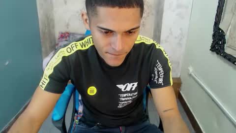 Snapshot of derek_storm_ chatting on October 31, 2025, 11:00 am D E R E K online show from October 31, 2025, 11:00 am