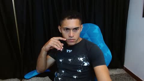 Snapshot of derek_storm_ chatting on December 17, 2025, 1:06 pm D E R E K online show from December 17, 2025, 1:06 pm