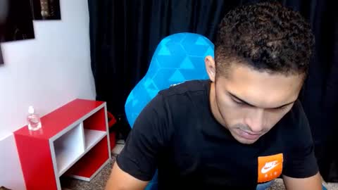 Snapshot of derek_storm_ chatting on December 21, 2025, 12:56 pm D E R E K online show from December 21, 2025, 12:56 pm