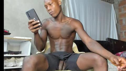 Snapshot of derekward01 chatting on November 6, 2025, 10:32 pm DerekWard online show from November 6, 2025, 10:32 pm