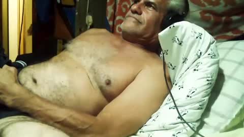 Snapshot of derick1961 chatting on September 30, 2025, 4:39 am derick1961 online show from September 30, 2025, 4:39 am