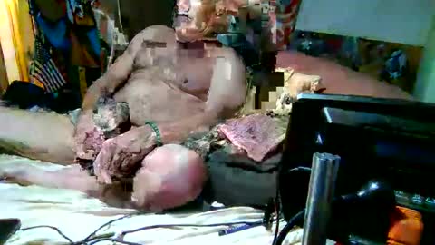 Snapshot of derick1961 chatting on February 4, 2026, 12:49 am derick1961 online show from February 4, 2026, 12:49 am