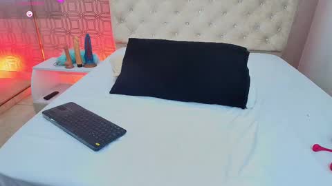 Derieri D online show from March 8, 2025, 7:53 pm