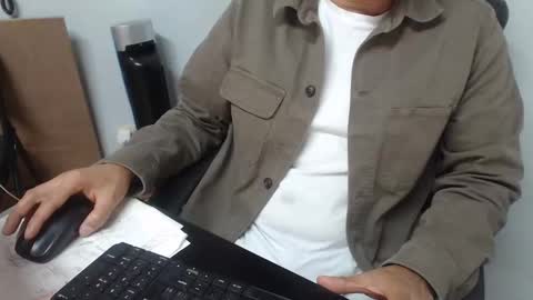 Snapshot of derrik_ chatting on January 3, 2025, 12:08 pm online show from January 3, 2025, 12:08 pm