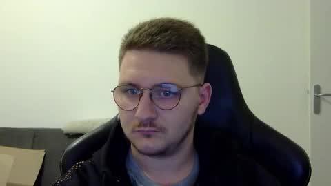 Snapshot of dervechi chatting on October 5, 2025, 11:19 am dervechi online show from October 5, 2025, 11:19 am