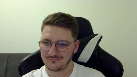 Snapshot of dervechi chatting on October 27, 2025, 5:28 pm dervechi online show from October 27, 2025, 5:28 pm