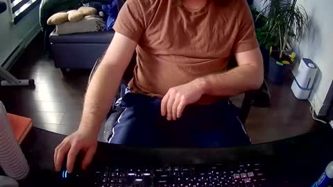 desdisdes online show from April 4, 2026, 1:52 pm