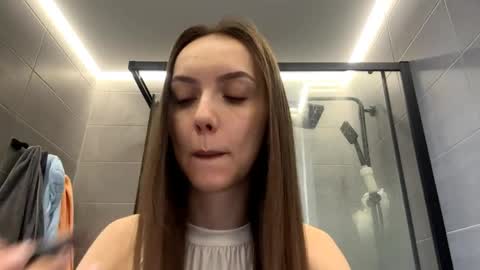 Ksenia online show from April 8, 2026, 2:33 am