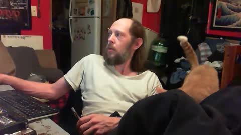 Snapshot of desolation2012 chatting on January 18, 2025, 11:21 am desolation2012 online show from January 18, 2025, 11:21 am