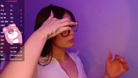 destinya_ online show from June 21, 2026, 2:08 pm