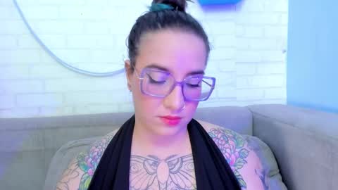 Deva Blue online show from February 13, 2025, 4:43 am