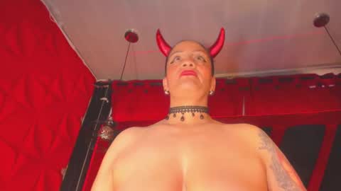 Snapshot of devil_taylorx chatting on September 26, 2025, 2:32 pm devil_taylorx online show from September 26, 2025, 2:32 pm