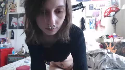 Snapshot of devilg1rl chatting on January 27, 2025, 10:06 pm poutyangel online show from January 27, 2025, 10:06 pm