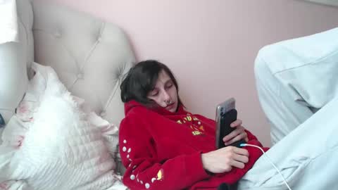 Snapshot of devilg1rl chatting on October 3, 2025, 10:51 pm poutyangel online show from October 3, 2025, 10:51 pm