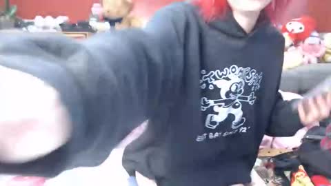 Snapshot of devilg1rl chatting on December 2, 2025, 10:38 pm poutyangel online show from December 2, 2025, 10:38 pm