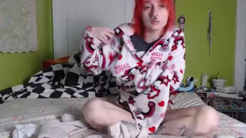 Snapshot of devilg1rl chatting on January 7, 2026, 1:41 am poutyangel online show from January 7, 2026, 1:41 am