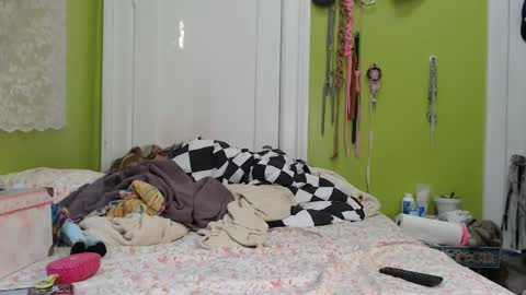 Snapshot of devilg1rl chatting on January 10, 2026, 11:09 pm poutyangel online show from January 10, 2026, 11:09 pm