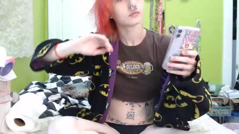 Snapshot of devilg1rl chatting on January 15, 2026, 9:29 pm poutyangel online show from January 15, 2026, 9:29 pm