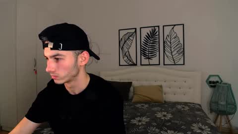 devin_ho online show from February 21, 2025, 9:32 pm