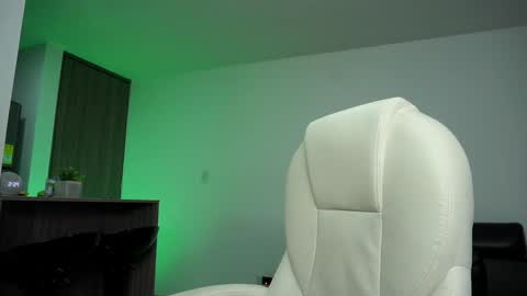 Devin Hunter online show from December 20, 2024, 7:28 pm