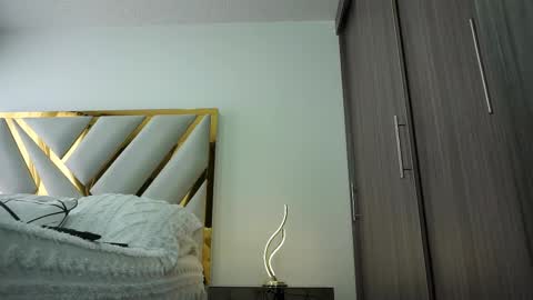 Devin Hunter online show from February 19, 2025, 5:06 pm